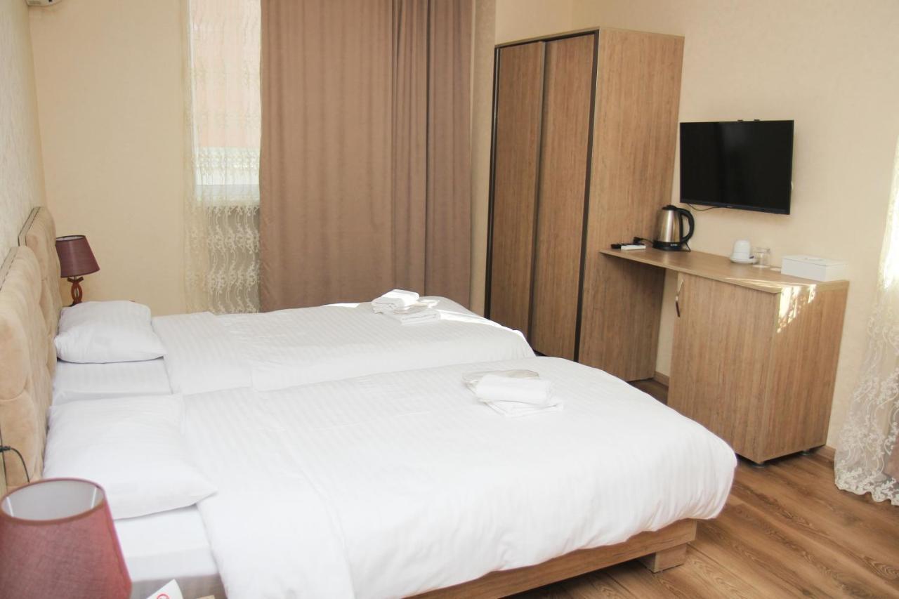 Boutique Hotel Dany ティビリシ エクステリア 写真