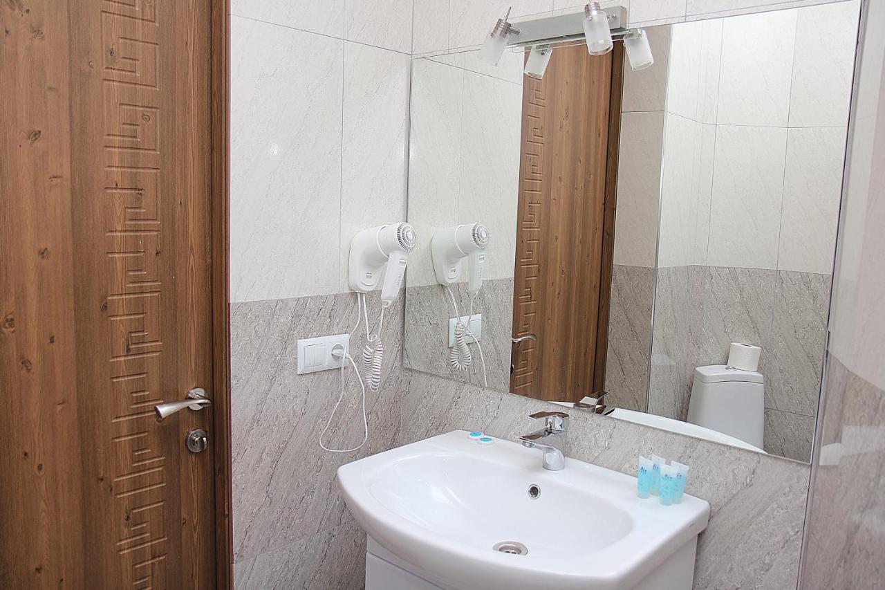 Boutique Hotel Dany ティビリシ エクステリア 写真